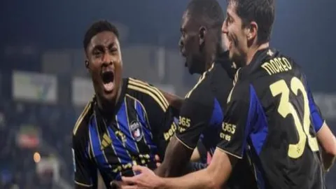 詹姆斯构建攻防策略缓解压力，八村寻求球队依赖性转型